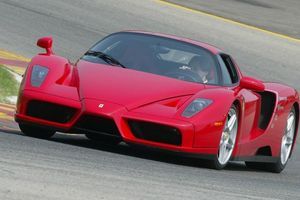 U sekundi nestalo 2,5 miliona evra: Mehaničar slupao redak Ferrari Enzo FOTO