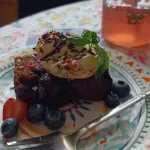 Бананов кекс с какао и боровинки