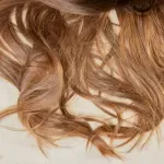 Каква е причината за следродилен косопад?