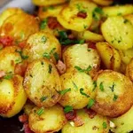 Recept: Krompir s slanino. Jed, ki se je nikoli ne naveličaš