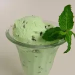 Recept: Metin sladoled s čokoladnimi koščki – prava osvežitev