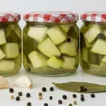 Tu je recept za vložene bučke. Ste vedeli, da jih lahko vložite za ozimnico?