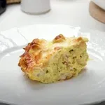 Poletna jed z bučkami in starim kruhom, ki je izjemnega okusa