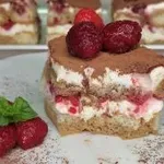 Tiramisu z malinami v 15 minutah: Sveža, kremasta sladica, ki vedno navduši