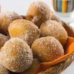 Vse bolj hladni dnevi so kot nalašč za tople cimetove ocvrtke in ta recept je odličen
