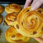 Domači polžki z rozinami – mehki, rahli in sladki kot iz pravljice.