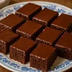 Mehko pecivo z orehi in čokoladno glazuro, ki vedno uspe