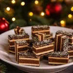 Sočne praznične kocke, ki jih vsi obožujejo: preprost recept za popolno sladico