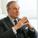 Psihološki pomen trikotne geste z rokami, ki ga večina spregleda