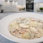 Ideja za kosilo: njoki s pršutom v kremasti omaki