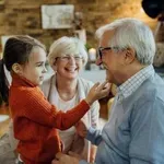 7 stvari, ki jih otroci dobijo od starih staršev – in nikjer drugje