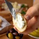 Zakaj bi kremni sir kupovali, če ga lahko enostavno naredite sami?