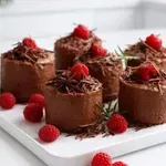 Mini čokoladne tortice, ki izgledajo božansko, priprava pa je presenetljivo preprosta