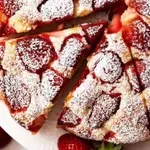 Jagodno pecivo, ki vedno uspe (in izgine v enem popoldnevu)