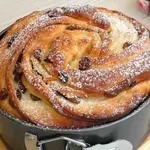 Praznični kolač z rozinami: sladica, ki ne sme manjkati za veliko noč