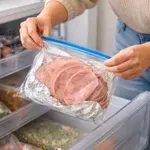 Tako pravilno zamrznemo ostanke šunke in tako dolgo bo zdržala v zamrzovalniku