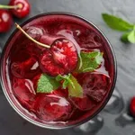 Poletni hit: Limonada z višnjami je pripravljena v nekaj korakih