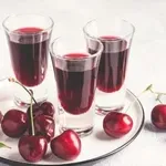 Recept naših babic za domači višnjev liker, ki navduši z okusom