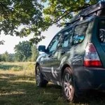 Teh 5 stvari poleti nikoli ne puščajte v avtomobilu