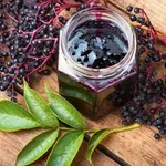 Ko bezgove jagode dozorijo, iz njih pripravite marmelado, ki vas bo navdušila z okusom