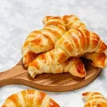 Skrivnost mehkih rogljičkov ni le v kvasu: Pomaga jogurt in še ena skrivna sestavina