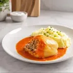 Polnjena paprika (filana paprika) po klasičnem receptu, kot so jo pripravljale naše babice