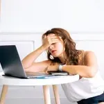 Vas muči utrujenost? Pozorni bodite, ali v dnevu odkljukate naslednje stvari