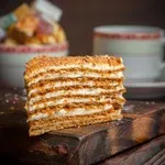 Medovik: Medena torta, ki se topi v ustih in je letos navdušila v MasterChef Slovenija