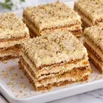 Orehove kocke z bogato kremo, sladica za vse, ki obožujejo orehe