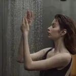 Je prhanje z mrzlo vodo res tako koristno, kot pravijo?