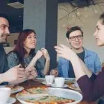 S prijatelji ste se imeli odlično, doma pa bi najraje samo še molčali