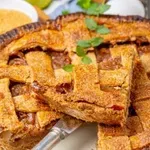 Babičina pita z marmelado in krhkim testom, ki se kar topi v ustih