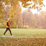 Je samo hoja dovolj za dolgo in zdravo življenje? Strokovnjaki razkrivajo, kako tudi v starosti ohranjati vitalnost