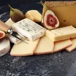 Strokovnjaki prišli do zanimivih ugotovitev: ta vrsta sira zmanjšuje tveganje za demenco