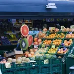 Je polno pesticidov in umazanije: to sadje vsebuje največ strupov, mnogi pa ga obožujejo