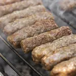 Strokovnjaki analizirali meso v čevapčičih: rezultati so šokirali javnost