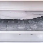 Se vam v zamrzovalniku nabira led? Vzemite to živilo in težave se boste znebili v trenutku