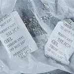 Ne zavrzite vrečk s silikagelom: uporabite jih lahko za številne namene