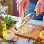 Ta sir je najboljši za hujšanje: spodbuja izločanje dopamina in nasiti, vendar ne redi