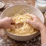 Zajtrk, ki ga obožujejo vsi: topi se v ustih, priprava pa je ekspresno hitra in otročje lahka