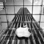 Apple bi do 2027. mogao lansirati pet novih iPhonea
