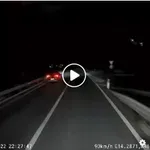 Video, ob katerem zaledeni kri v žilah: "To je za 30 let zapora! Temu je treba vzeti vozniško dovoljenje"
