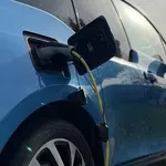 Polnilnice za elekrična vozila so grde in moteče - nadomestila jih bo izvirna in nepričakovana alternativa