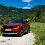 Test: Opel Frontera GS 1.2 Turbo Hibrid 48V - Vrnitev med žive, ugodne in prostorne