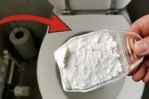 Přidejte lžíci pracího prášku přímo do toalety a na tento domácí čistič budete ještě dlouho vzpomínat!