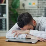 Ekonomska cena apatije : Srbija rekorder po „neiskorišćenoj sreći“ na poslu — šta to znači za profit kompanija?