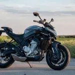 CFMOTO 675NK – Jak igrač koji meša karte naked klase