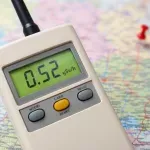 Tri prašćića i atomski zdesna