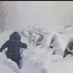 VIDEO / FOTO | Nestvarni prizori u Italiji: Kuće nestale pod snijegom, ljudi kopaju tunele