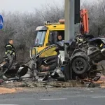 Stravična nesreća u Velikoj Gorici: Stup prepilio automobil